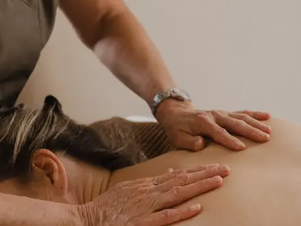 Zwangerschaps- of postpartummassage op de praktijk